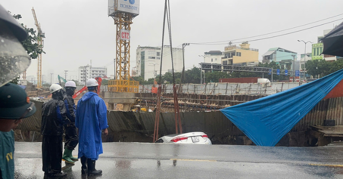 ng Trứ khiến hai ô tô rơi xuống, giao thông hỗn loạn. Lực lượng chức năng lập tức phong tỏa và điều tra nguyên nhân