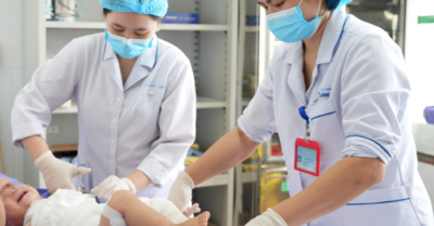 Cứu bé 13 tháng tuổi bị bỏng nước sôi nặng tại Quảng Ninh