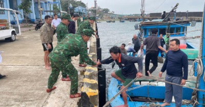 Quảng Trị Cứu sống 6 thuyền viên trong vụ chìm tàu cá trên vùng biển Cồn Cỏ