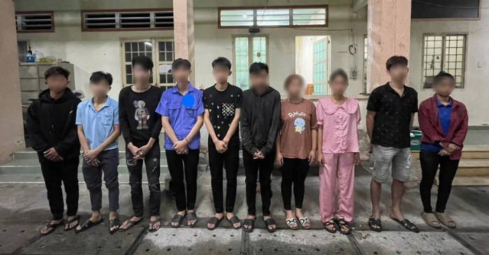 Do mâu thuẫn tình cảm phát sinh từ mạng xã hội, hai nhóm thanh thiếu niên đã hẹn gặp, sử dụng nhiều hung khí nguy hiểm để hỗn chiến trên địa bàn xã Phú Hòa Đông, huyện Củ Chi TP.HCM, khiến một người bị thương nặng, mất nhiều máu