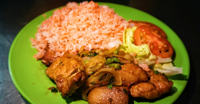 Hủ tiếu nhà xác TPHCM: Quán đêm nửa thế kỷ luôn đông khách