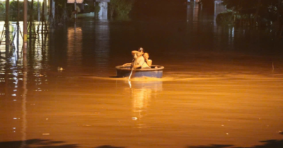 Lũ Phan Thiết gây ngập sâu, người dân sơ tán trong đêm