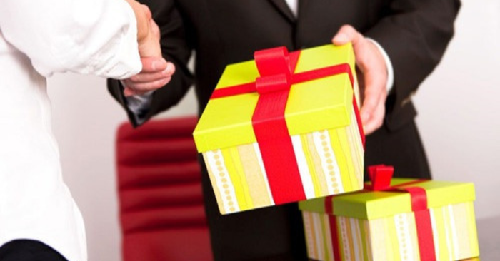 Ban Bí thư siết kỷ luật, chống biếu quà Tết