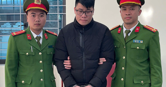 Nhân viên ngân hàng lừa khách ký khống chiếm đoạt tiền