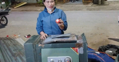 Nhặt được vàng trong két sắt phế liệu, giao nộp cho công an