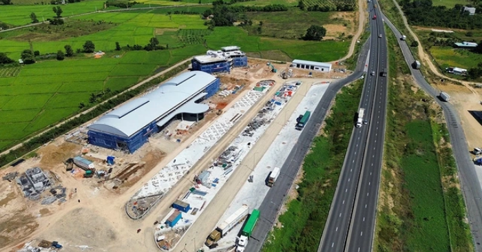 Trạm dừng nghỉ cao tốc chạy đua tiến độ cuối năm