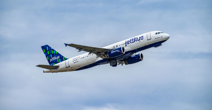 Máy bay quân sự Mỹ suýt va chạm máy bay chở khách gần Venezuela