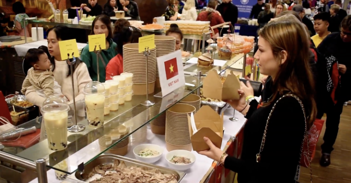 Quảng bá phở ở Ba Lan, cộng đồng Xuân Hòa hưởng ứng, ShopeeFood tung ưu đãi