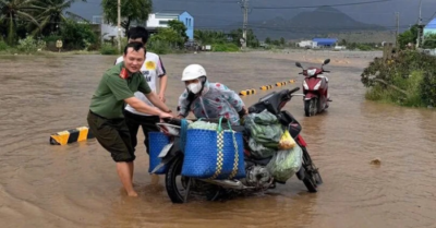 “Khánh Hòa ngập sâu bất thường trong sáng 10/12: Chuyện gì đang xảy ra với hệ thống thoát nước?”