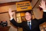 Tỷ phú Warren Buffett; điều chỉnh chiến lược toàn cầu