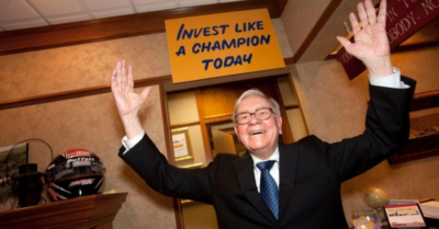 Tỷ phú Warren Buffett; điều chỉnh chiến lược toàn cầu