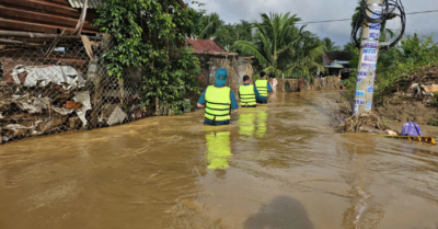 Nhiều nơi ở Nha Trang lại ngập lụt, dự báo lũ trên các sông tiếp tục lên