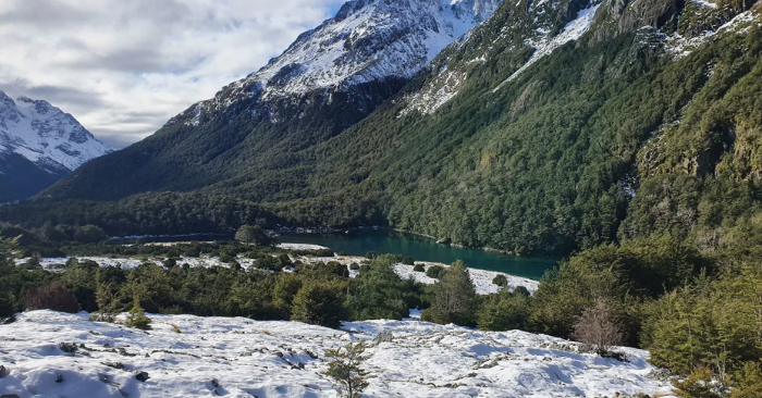 Vì sao du khách buộc phải lau giày trước khi đặt chân tới “hồ nước trong nhất thế giới”?