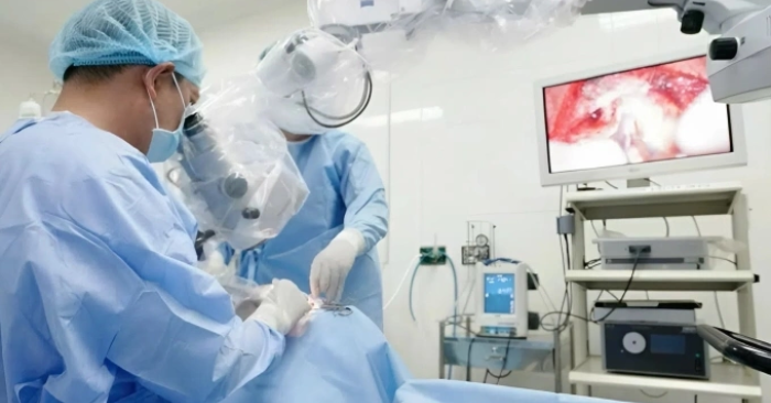 Trẻ điếc bẩm sinh lỡ cơ hội nghe nói bởi gánh nặng chi phí