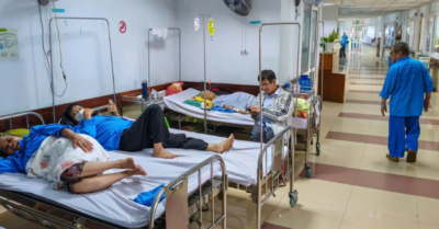 Bệnh nhân nằm giường xếp, tràn ra hành lang tại bệnh viện ung thư lớn nhất miền Trung