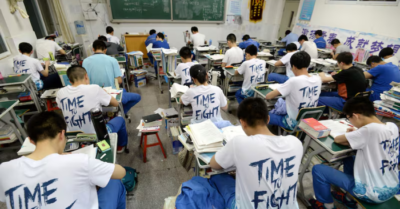 Làn sóng học sinh Trung Quốc đứng dậy phản đối lịch học bị ví như “nhà tù học tập”