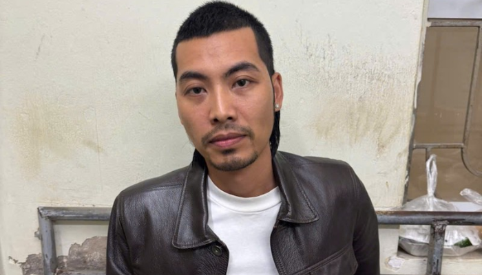 Đối tượng Đỗ Ngọc Anh tại cơ quan Công an. (Ảnh: Chụp màn hình/Khai Mở)