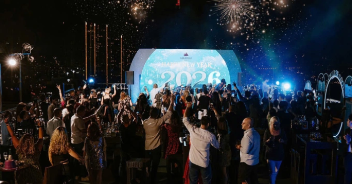 Điểm ngắm pháo hoa kín chỗ trước giao thừa ở Hà Nội và TP HCM