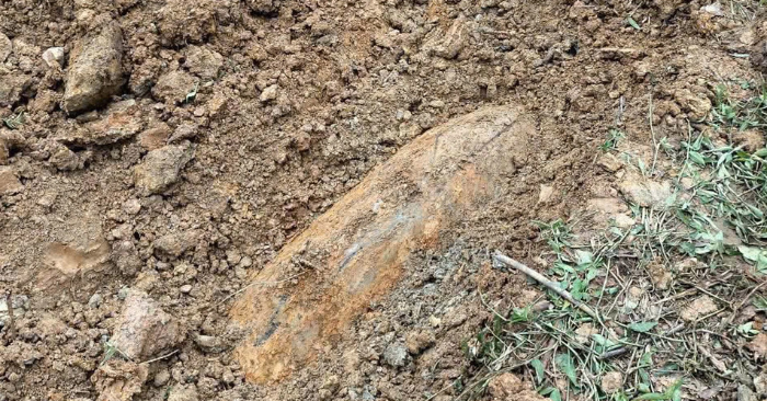 Người dân Quảng Trị phát hiện quả bom lớn khi đào đất làm nhà