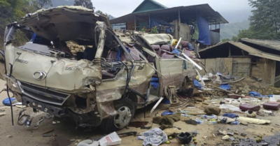 Xe mất phanh khi xuống dốc gây lật xe khách ở Lào Cai