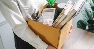 Nữ nhân viên bị sa thải vì thường xuyên đi làm quá sớm