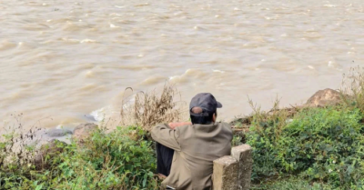 Vụ nữ sinh lớp 11 mất tích: Người bố ngồi bờ sông suốt tuần chờ tin con