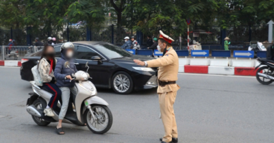 CSGT Hà Nội phạt hơn 220 học sinh và phụ huynh vi phạm giao thông