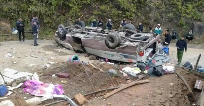 Lật xe khách trên đèo Lào Cai, nhiều người thương vong