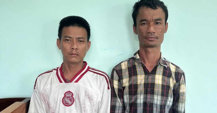 Cả khu phố choáng váng vì màn ‘mưa gạch’ khủng bố nhà hàng xóm