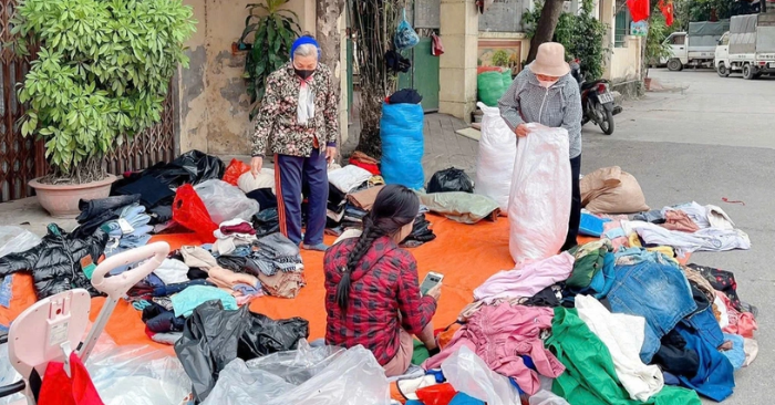 tìm thấy vàng trong đồ từ thiện