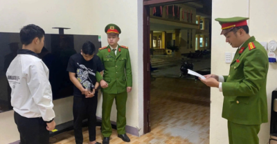 Nam thanh niên trộm ô tô rồi đến quán nhậu chở bạn gái về nhà