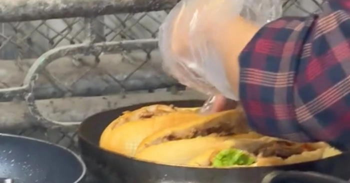 Ninh Bình xác minh vụ nhân viên bỏ đồ ăn từ miệng vào bánh mỳ của khách