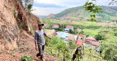 Vết nứt đồi xuất hiện , dân lo sạt lở khi mưa lớn