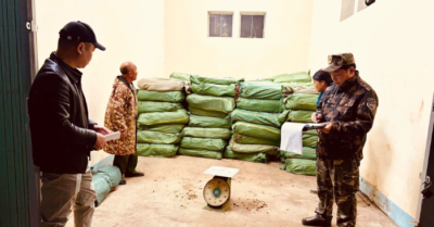 Ngăn chặn hơn ba tấn lá thuốc lá và thực phẩm lậu qua biên giới