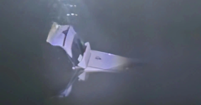 Ô tô lao xuống sông Nhuệ, tài xế thoát nạn trong gang tấc