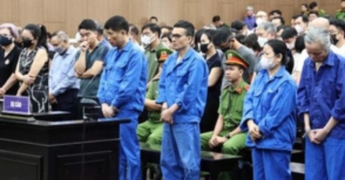 Triệt phá sới bạc giữa Vịnh Hạ Long, tạm giữ 30 người