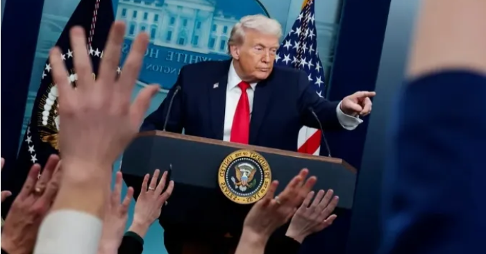 Tổng thống Trump đang thúc đẩy các phương án quân sự mạnh mẽ nhằm vào Iran, trong khi Israel nâng mức cảnh báo vì lo ngại xung đột.