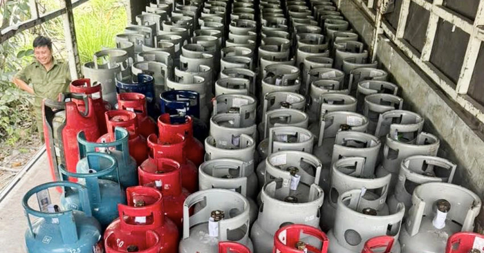 Phát hiện thêm hàng trăm bình gas không rõ nguồn gốc ở Tây Ninh