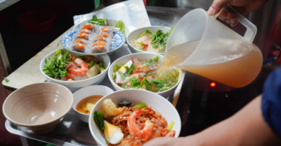 Quán mì vằn thắn phố cổ Hà Nội chỉ nghỉ hai giờ mỗi năm