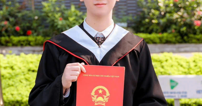 Thủ khoa học sinh giỏi quốc gia gây chú ý vì thành tích toàn diện