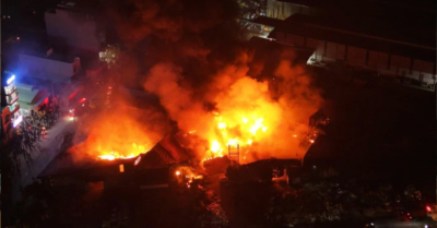 Cháy dữ dội xưởng gỗ gần ga Lạc Đạo, khói lửa bao trùm cả khu vực