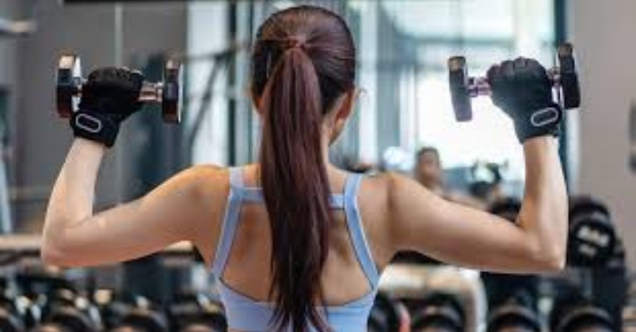 Tập luyện cường độ cao mất kinh ở cô gái 23 tuổi