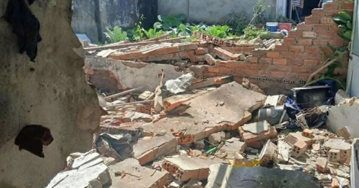 Vụ nổ tại Ea Wer làm sập nhà dân, một người bị thương