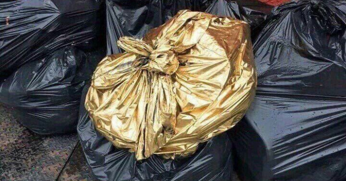 Gói vàng trên tàu hỏa bất ngờ được tìm thấy trong túi rác