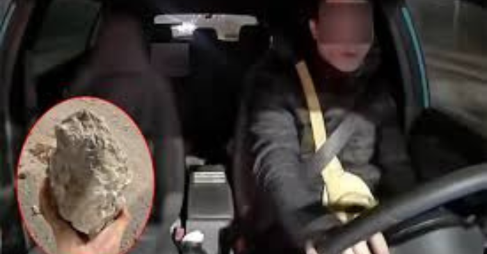 Gạch đá rơi trên đường Hà Nội gây nguy hiểm giao thông