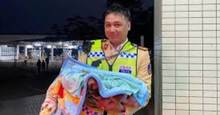 Cảnh sát giao thông hỗ trợ sản phụ sinh con trên ô tô