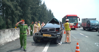 Nổ lốp xe trên cao tốc tiềm ẩn tai nạn nghiêm trọng