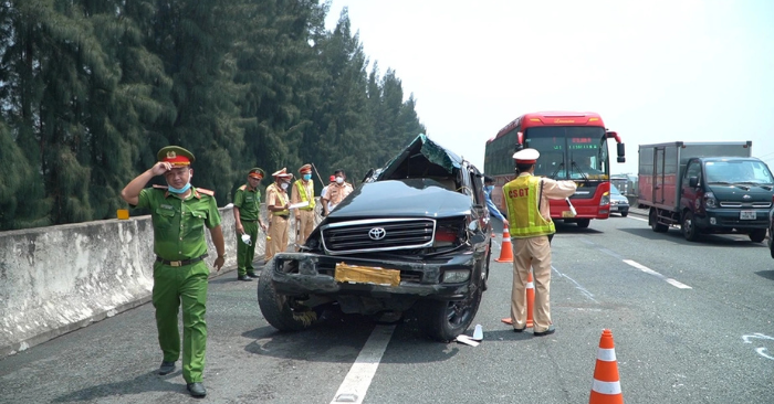 Nổ lốp xe trên cao tốc tiềm ẩn tai nạn nghiêm trọng