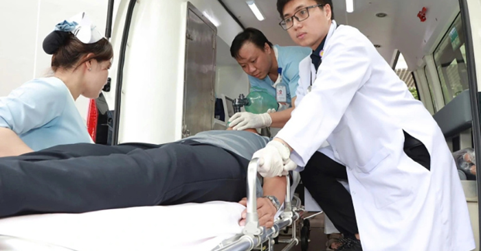 Đột quỵ: Con gái nhanh trí cứu mẹ trong giờ vàng