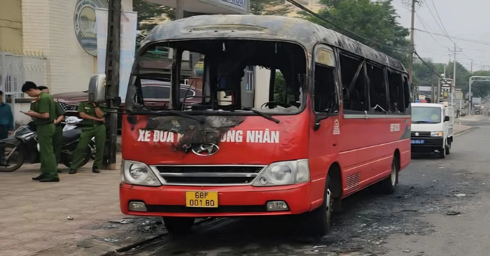 xe khách đưa rước công nhân bốc cháy ở Đồng Nai